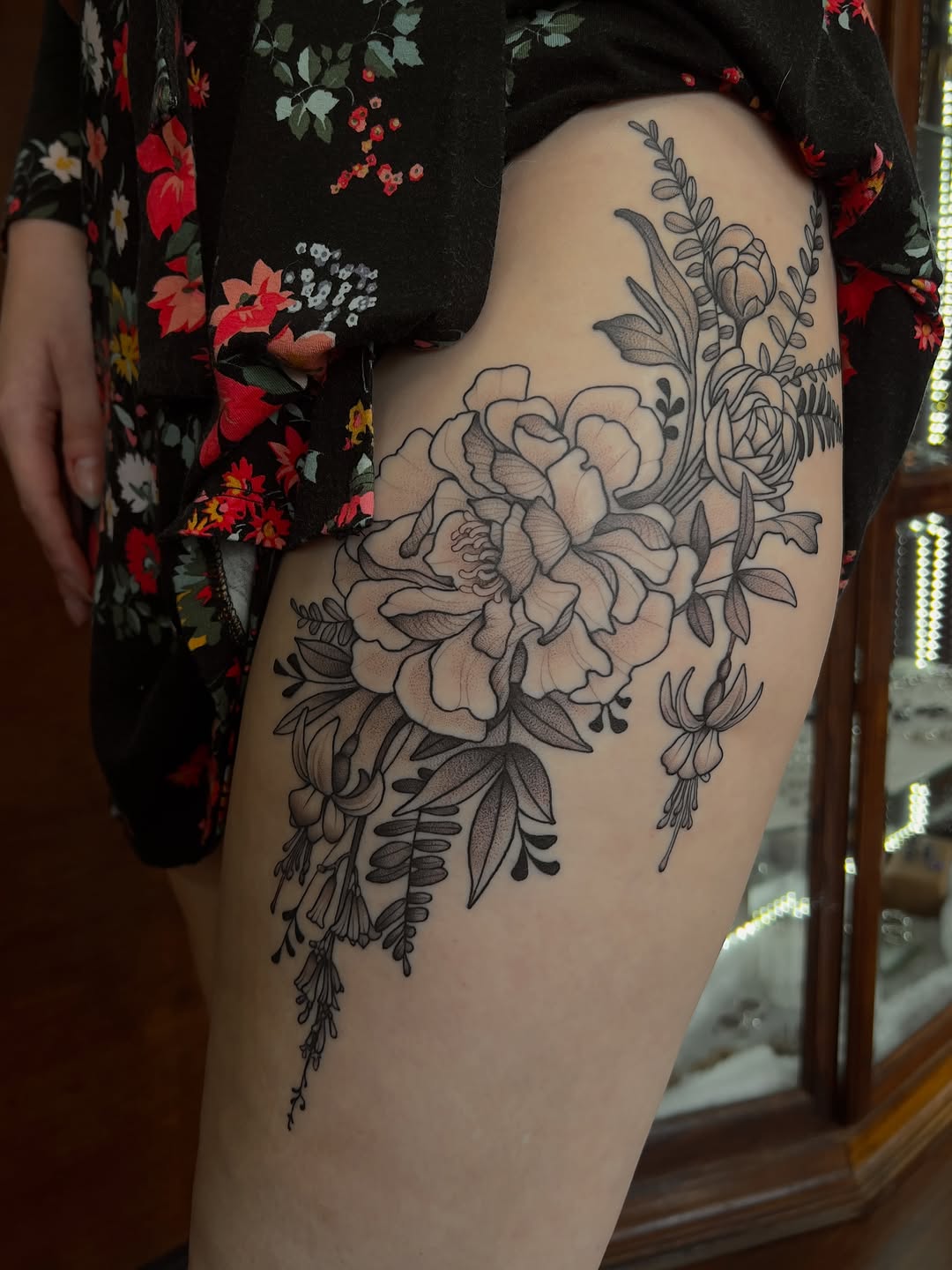 Tattoo by @avreysimone — black_and_grey, fine_line