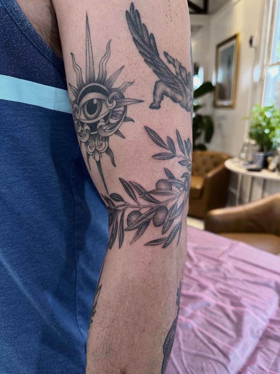 Tattoo by @seanharringtontattoo โ black_and_grey, ornamental