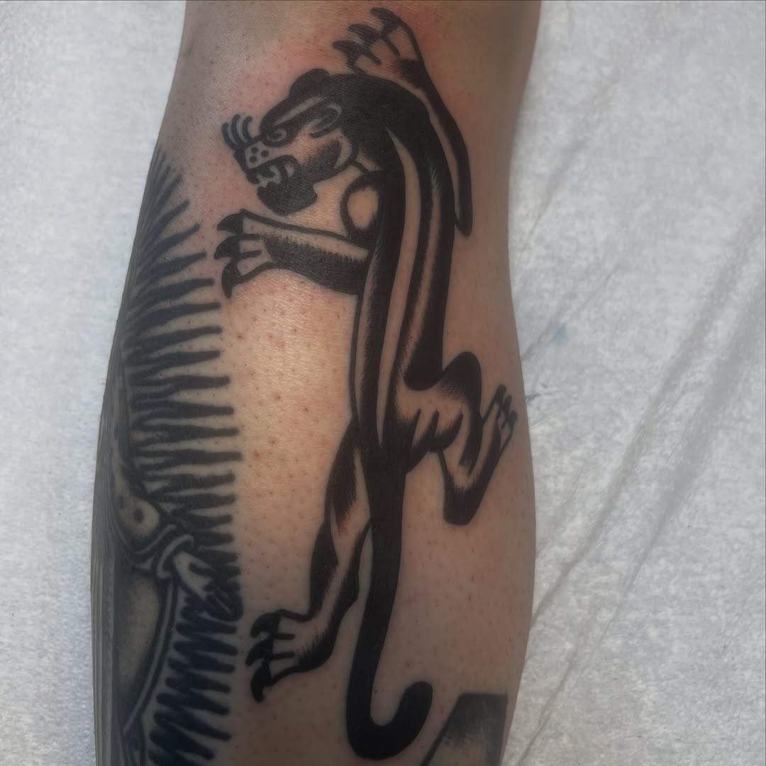 Tattoo by @mikeychestnuts — blackwork