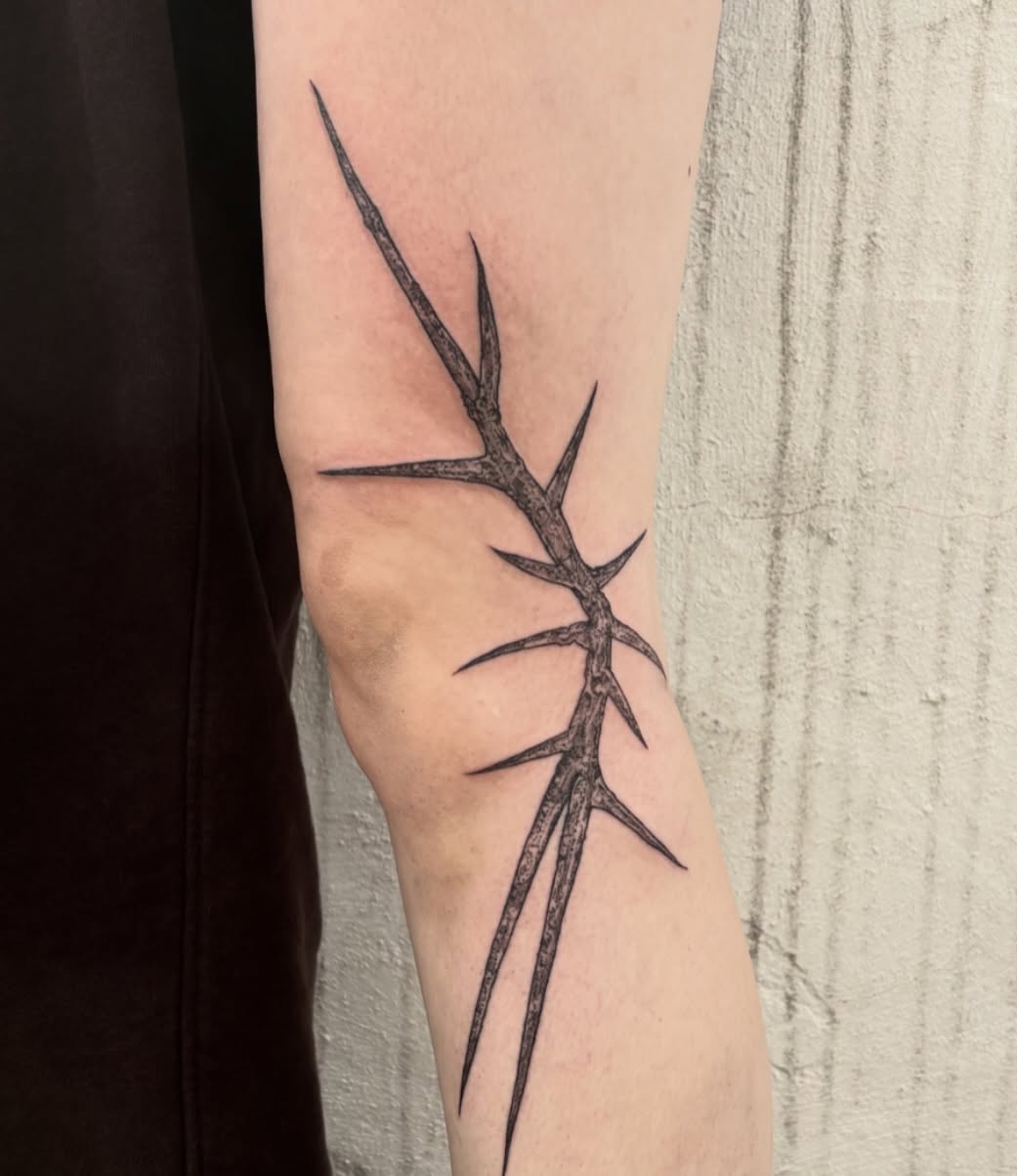 Tattoo by @eujeanmean — black_and_grey, fine_line