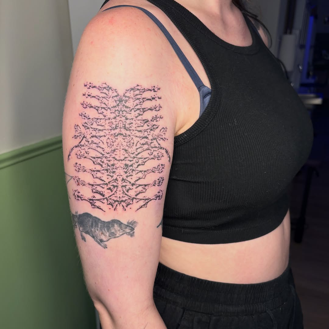 Tattoo by @sweet.n.l0w — blackwork, geometric