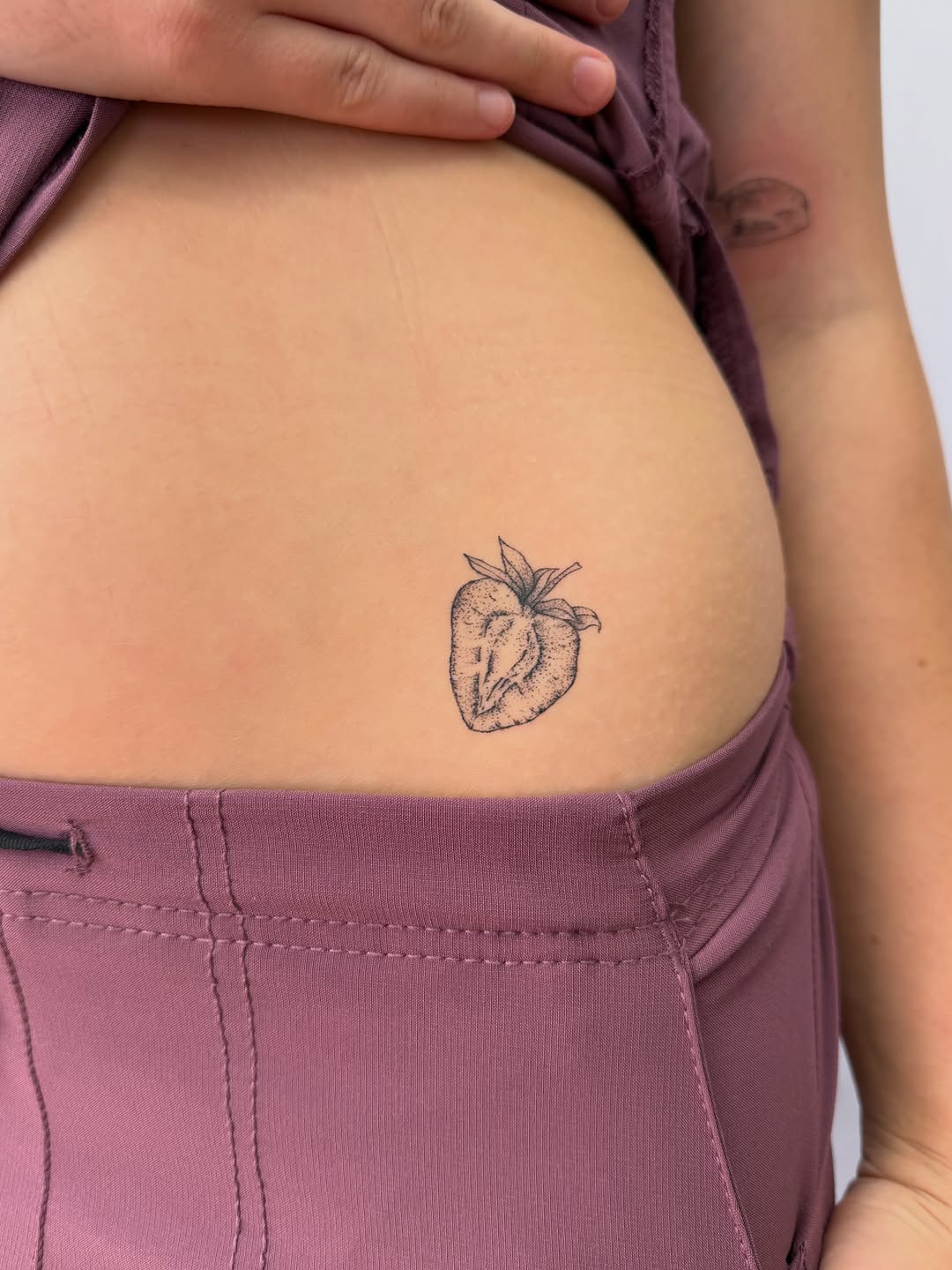 Tattoo by @heneseetattoo — fine_line, black_and_grey