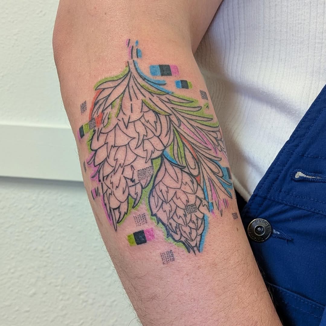 Tattoo by @fernewt — fine_line, geometric