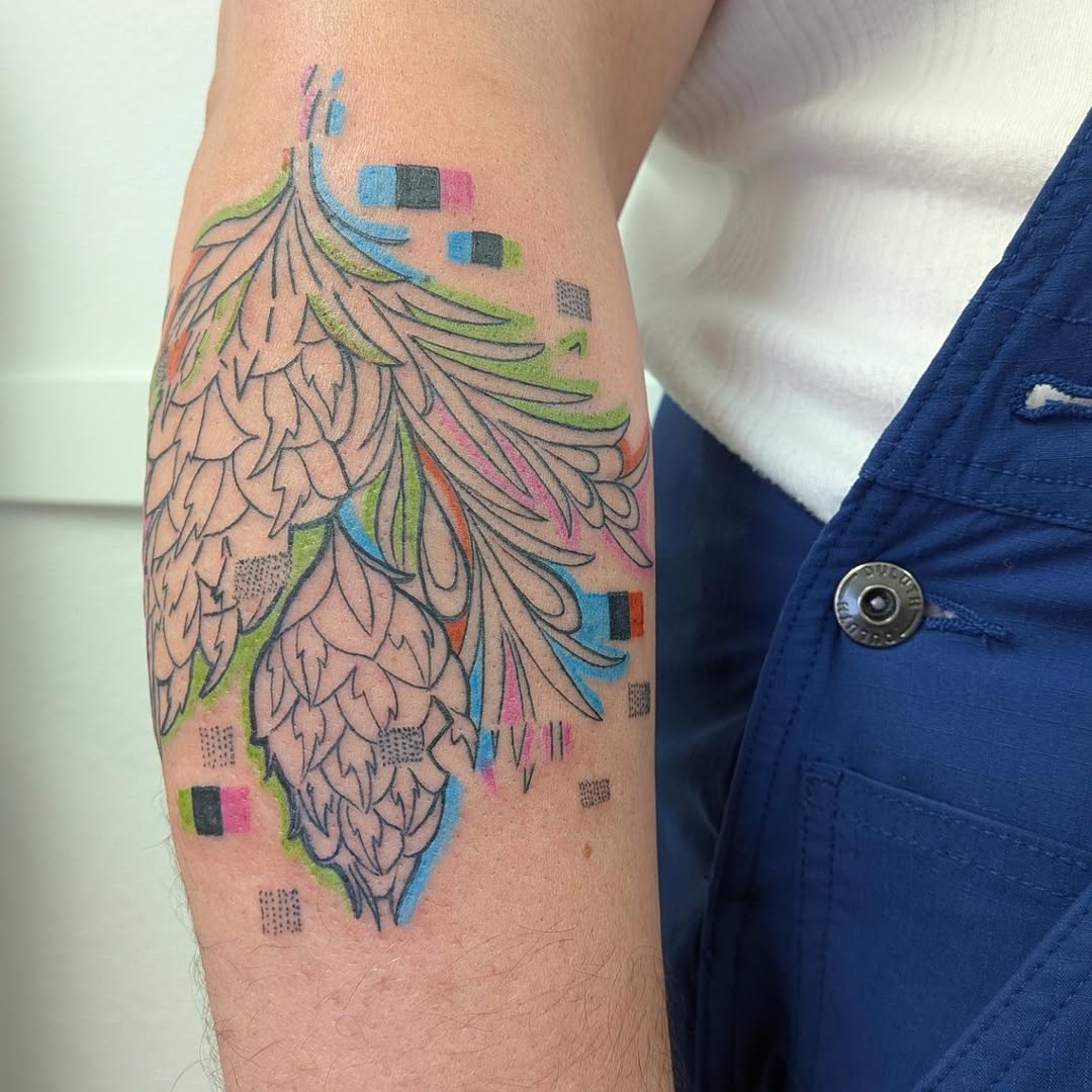 Tattoo by @fernewt — illustrative, geometric