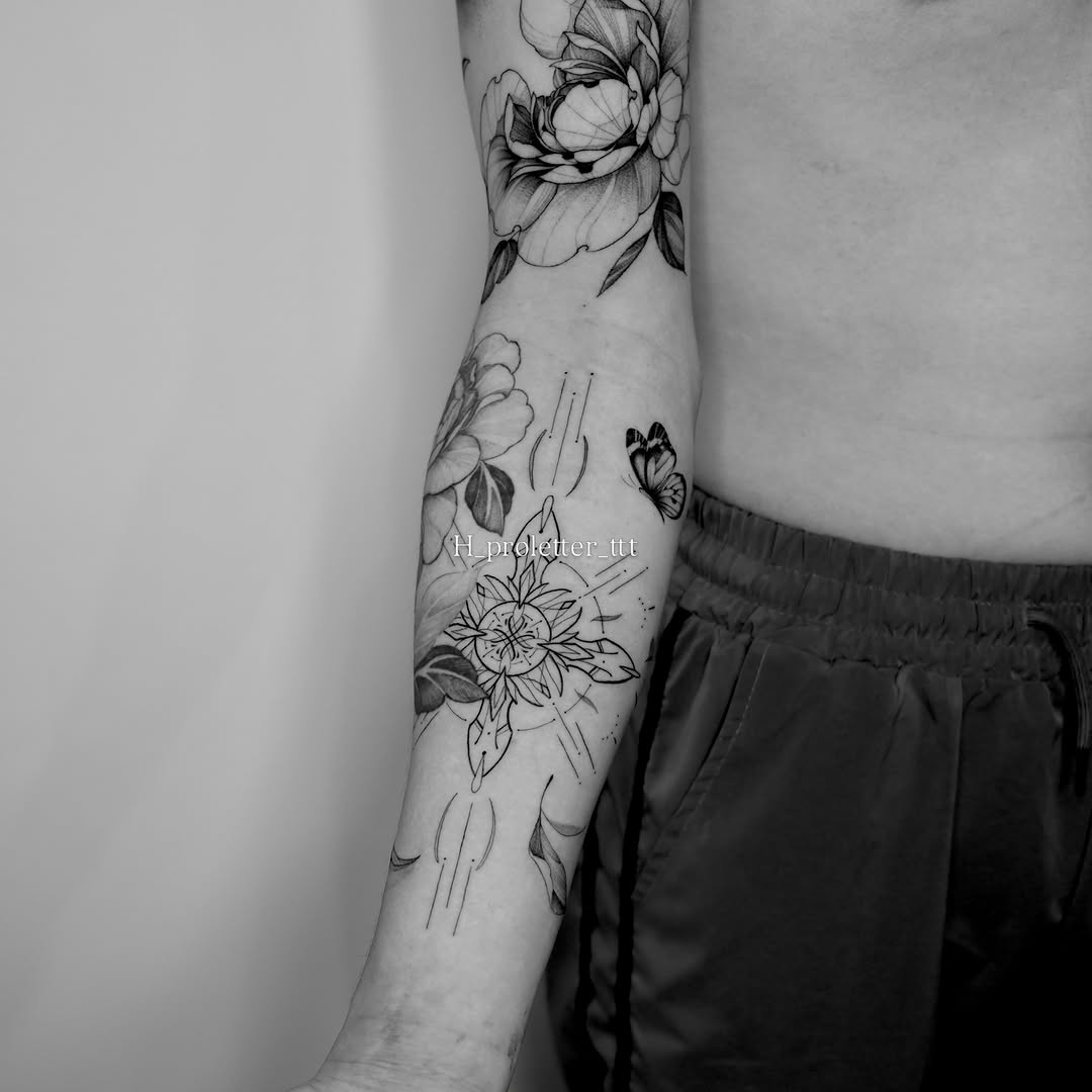 Tattoo by @h_proletter_ttt — fine_line, dotwork