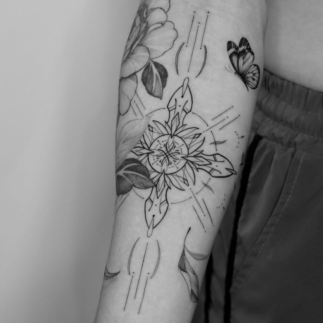 Tattoo by @h_proletter_ttt — fine_line, geometric