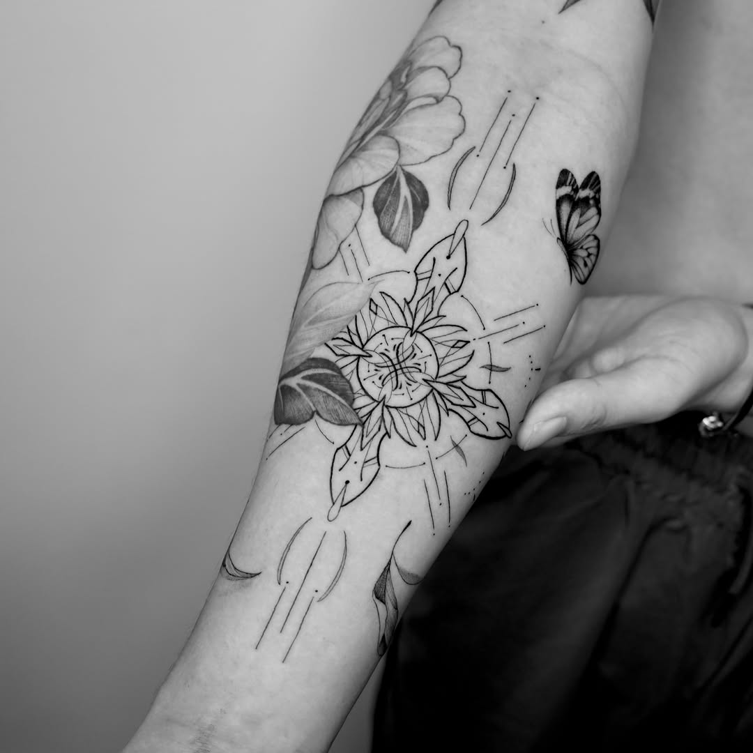 Tattoo by @h_proletter_ttt — fine_line, geometric