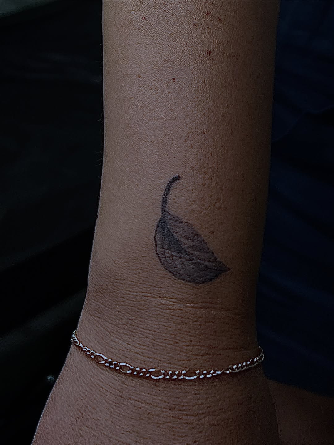 Tattoo by @mimzipma — fine_line, black_and_grey