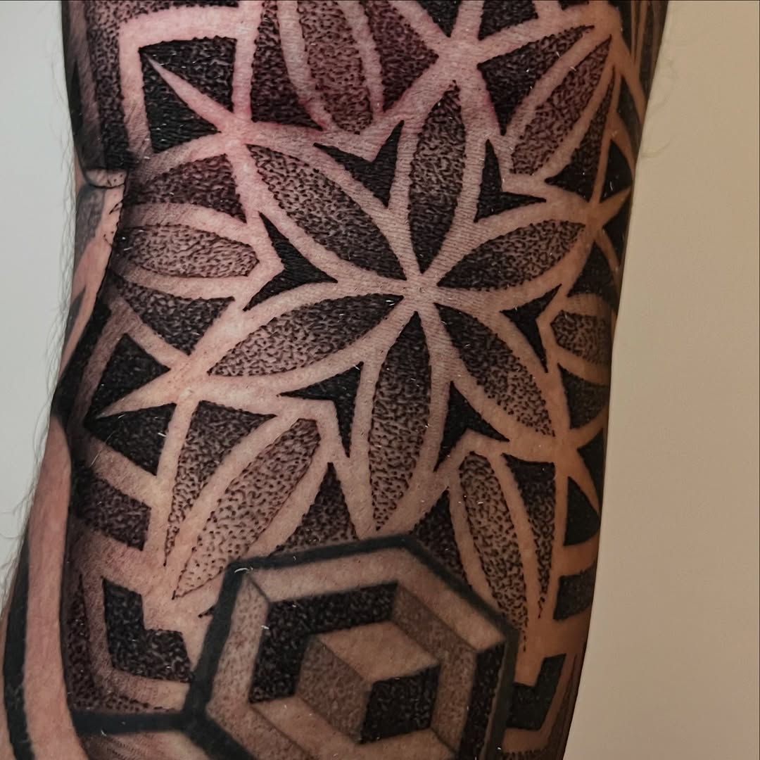 Tattoo by @frankendots — geometric, dotwork