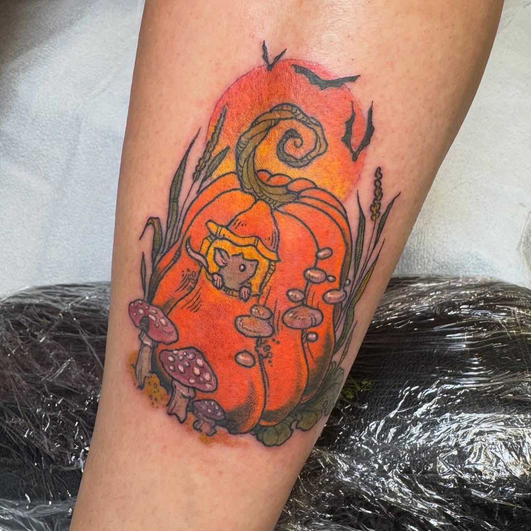 Tattoo by @rebekatattoos โ illustrative
