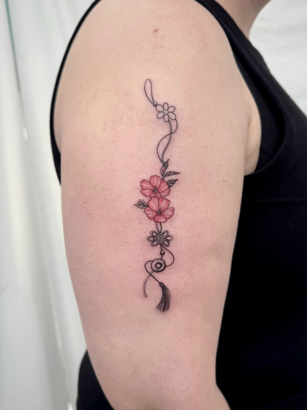 Tattoo by @naleak_tattoo — fine_line, minimalist