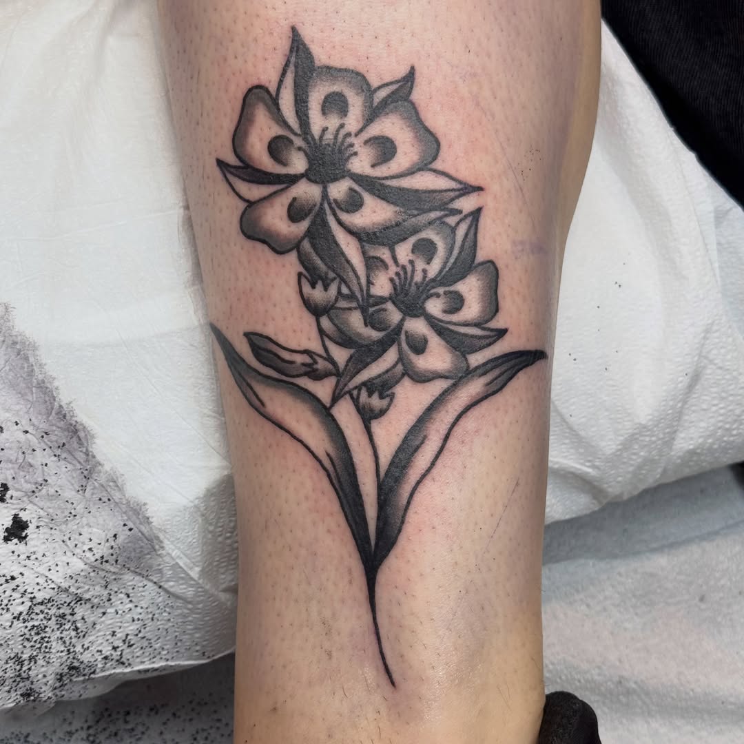 Tattoo by @summerthymetattoo — black_and_grey, fine_line