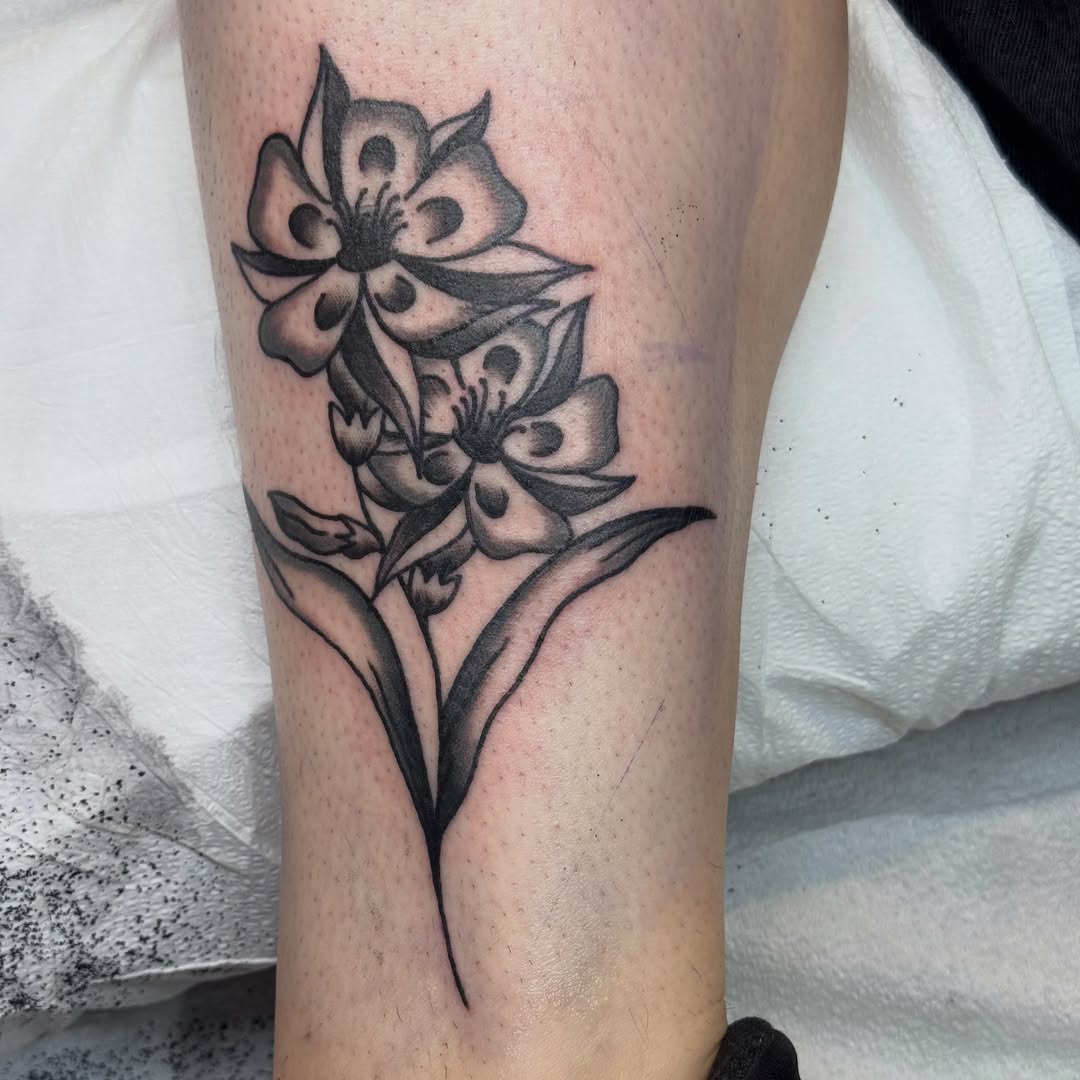 Tattoo by @summerthymetattoo — black_and_grey, fine_line