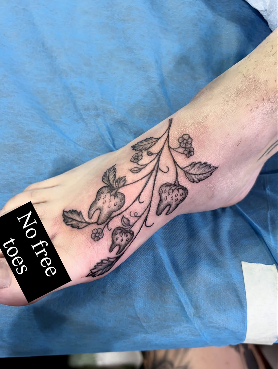 Tattoo by @han_vertal_ink — black_and_grey, illustrative
