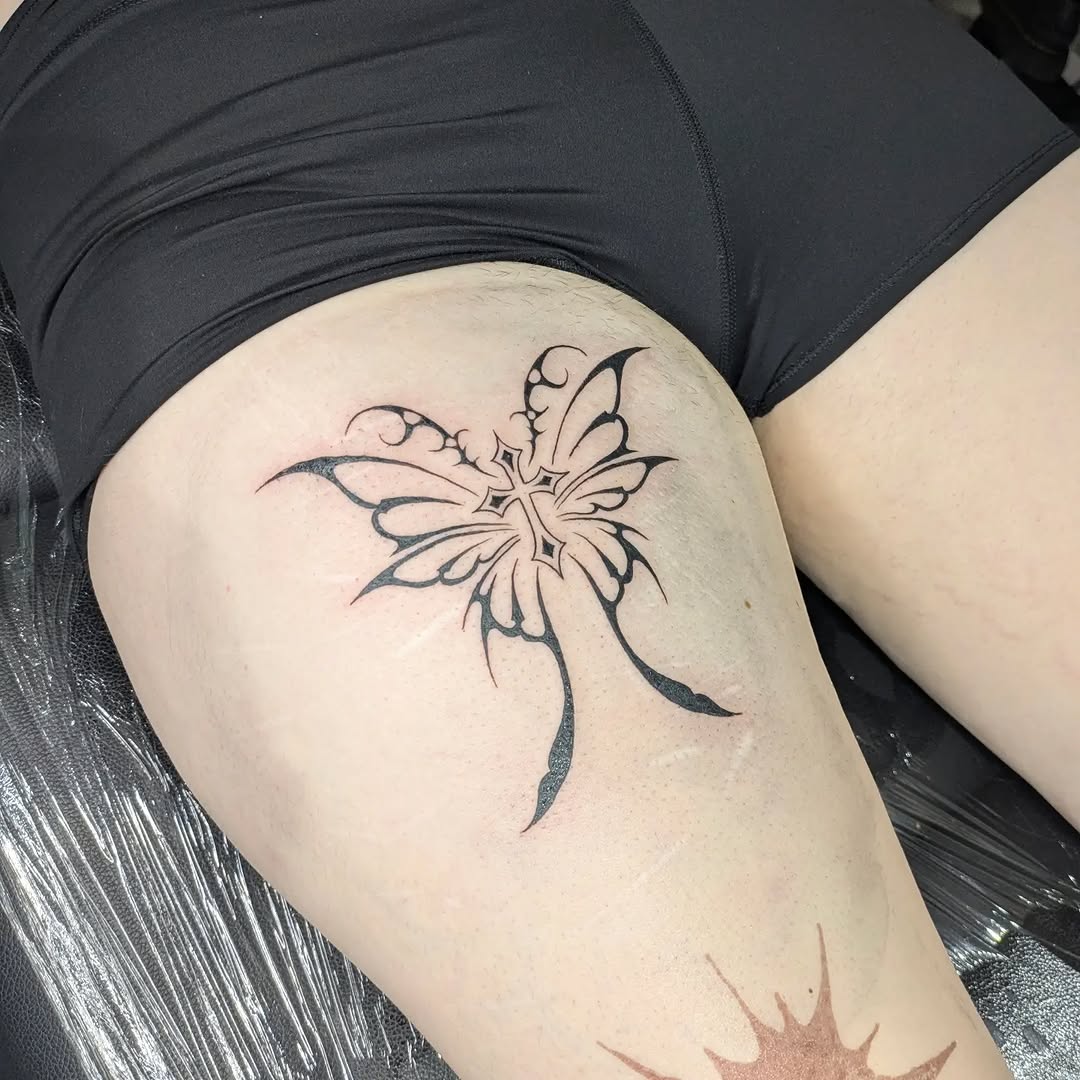 Tattoo by @elstattoos — fine_line, blackwork
