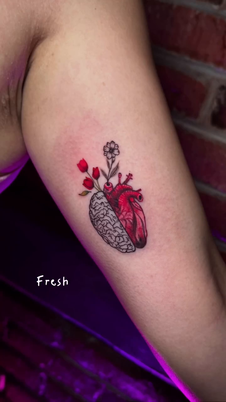 Tattoo by @mishelcastro_tattoo — fine_line, realism