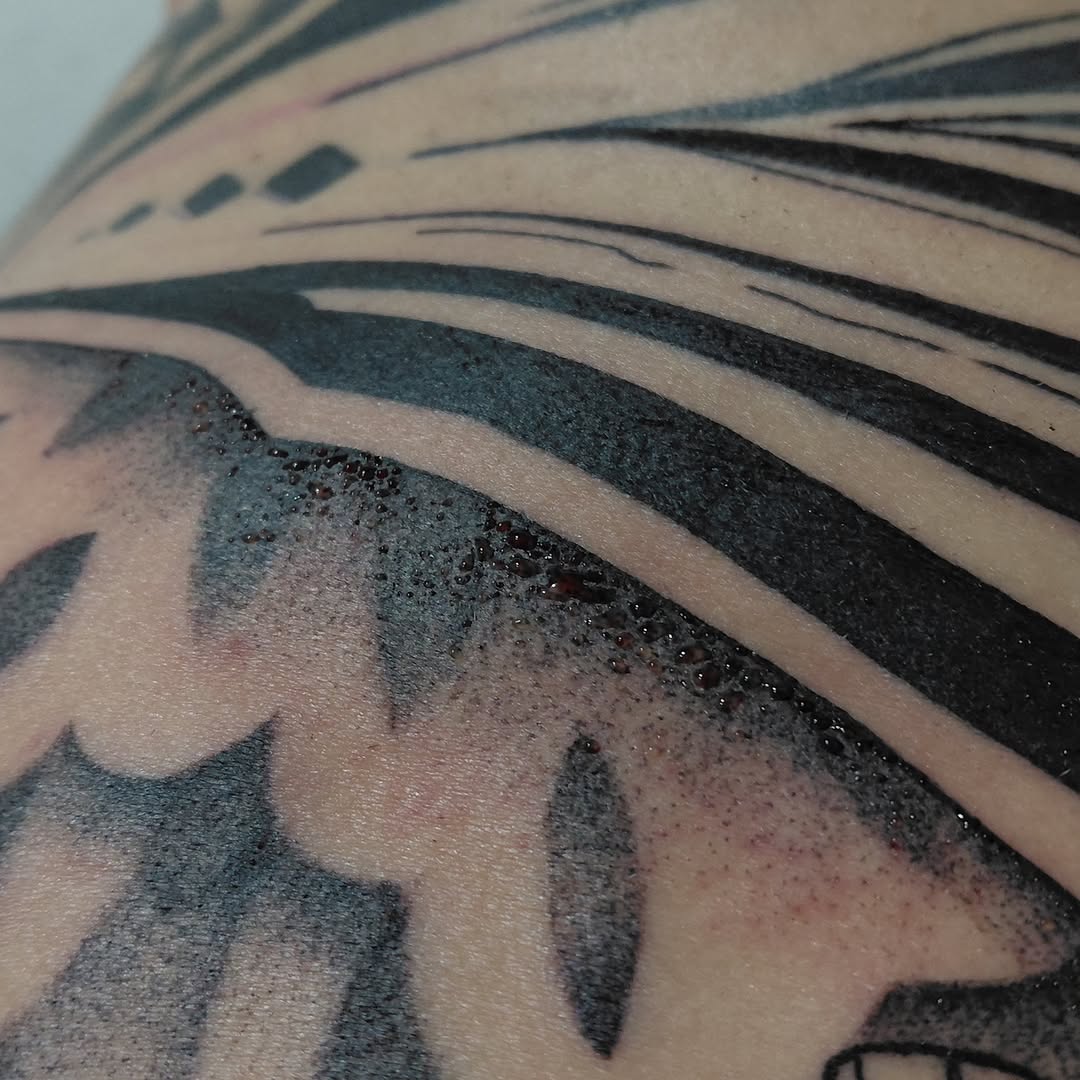 Tattoo by @issa.tatts — blackwork, geometric