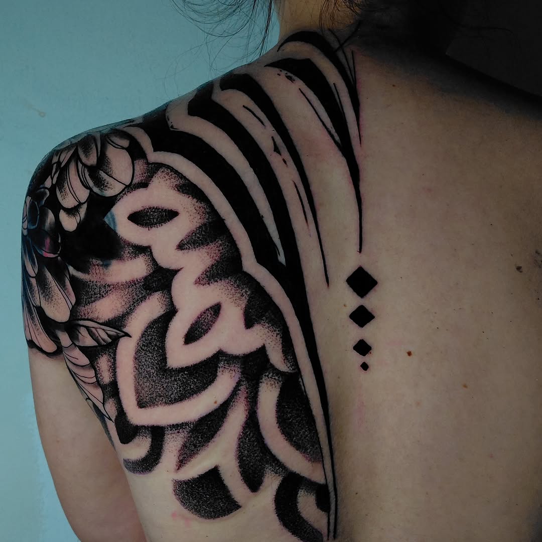 Tattoo by @issa.tatts — blackwork, dotwork