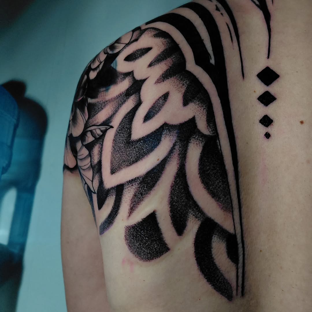 Tattoo by @issa.tatts — dotwork, blackwork