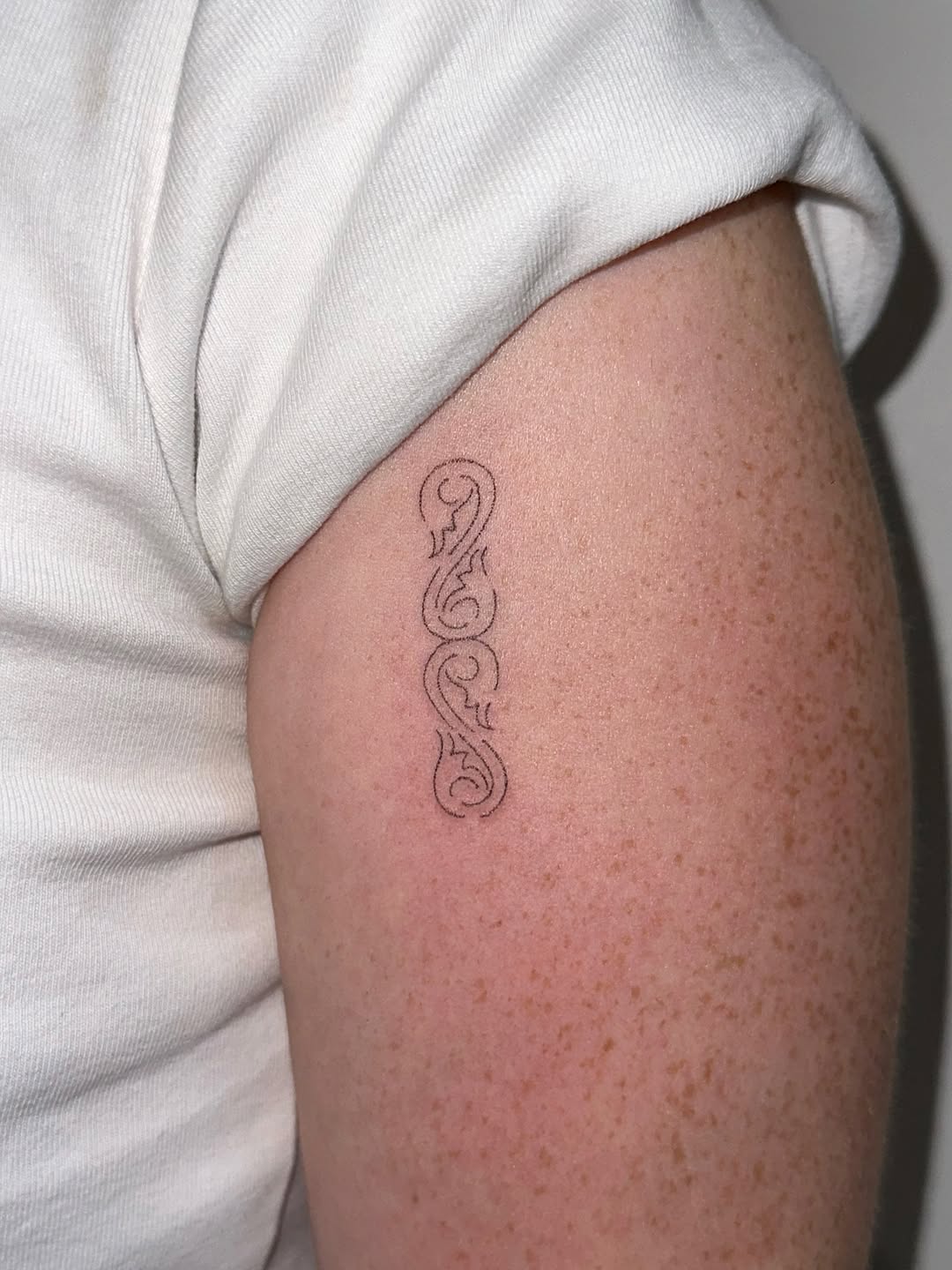 Tattoo by @olobi.poke — fine_line, ornamental