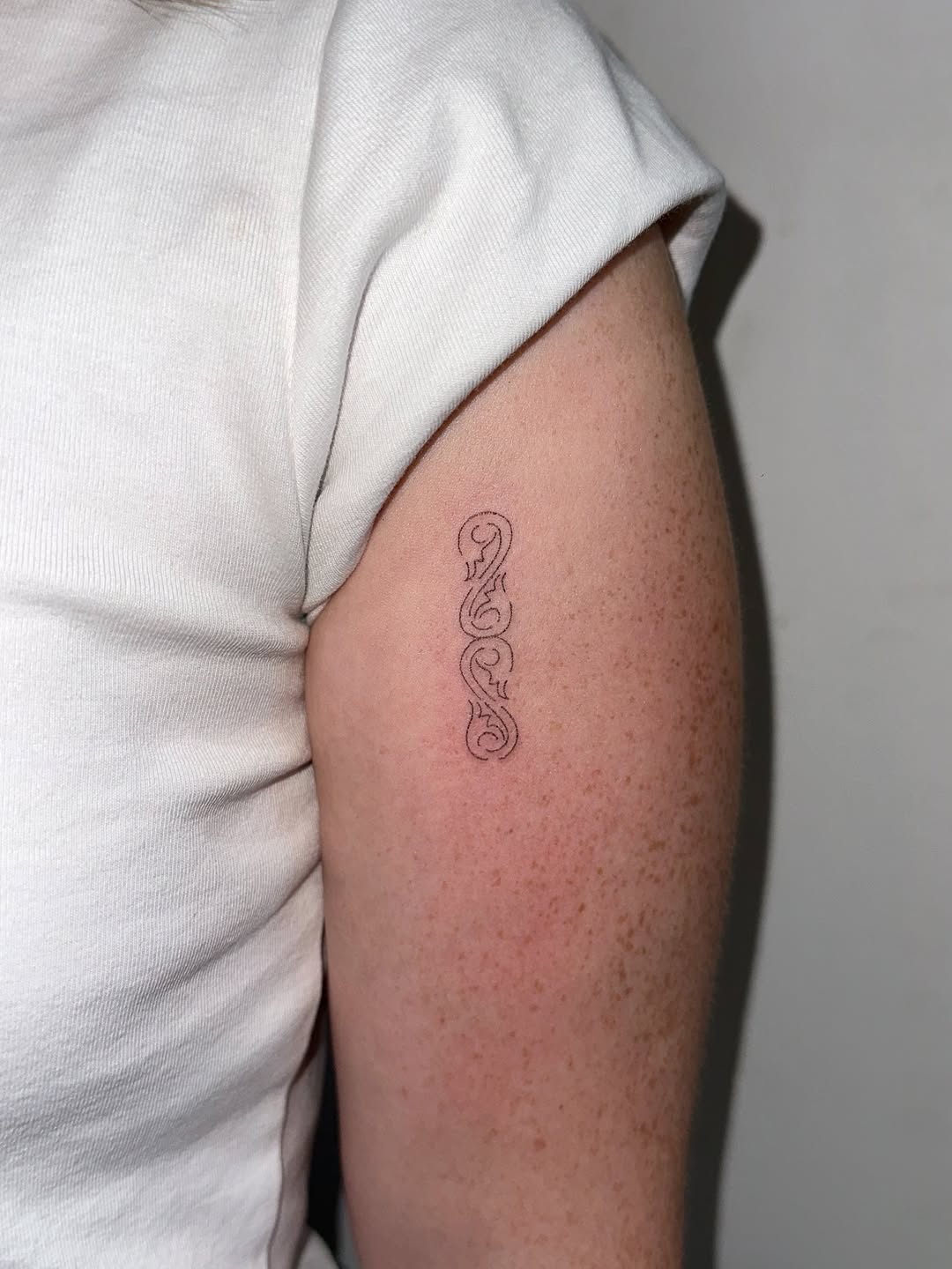 Tattoo by @olobi.poke — fine_line, minimalist
