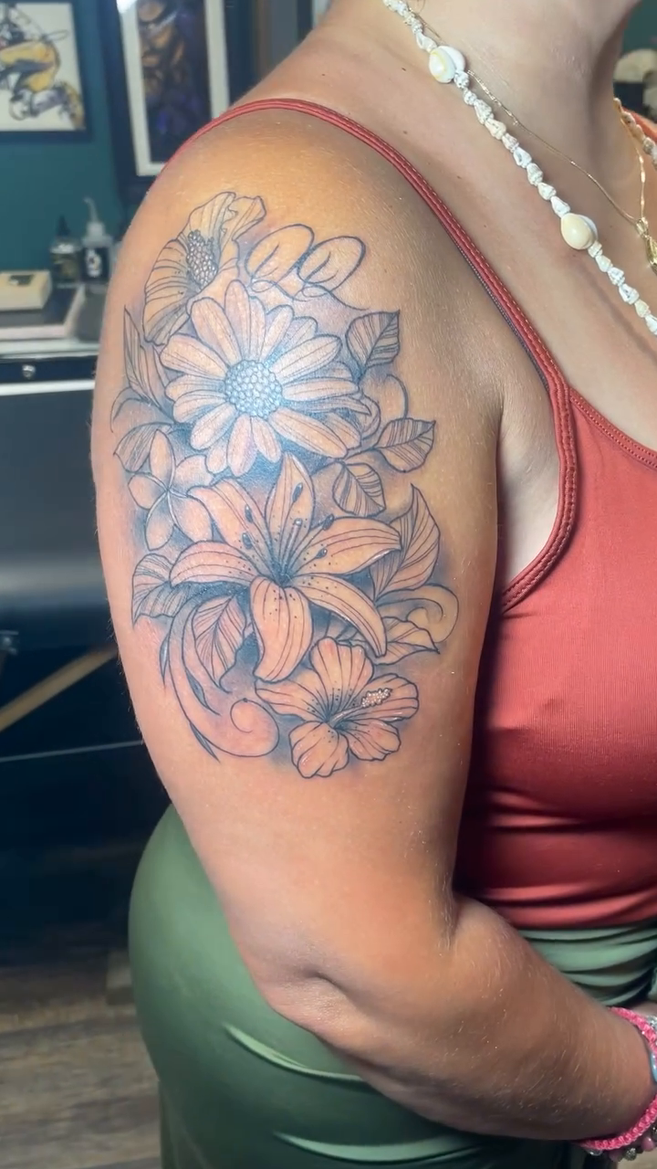 Tattoo by @tattoosbybluez โ black_and_grey, fine_line