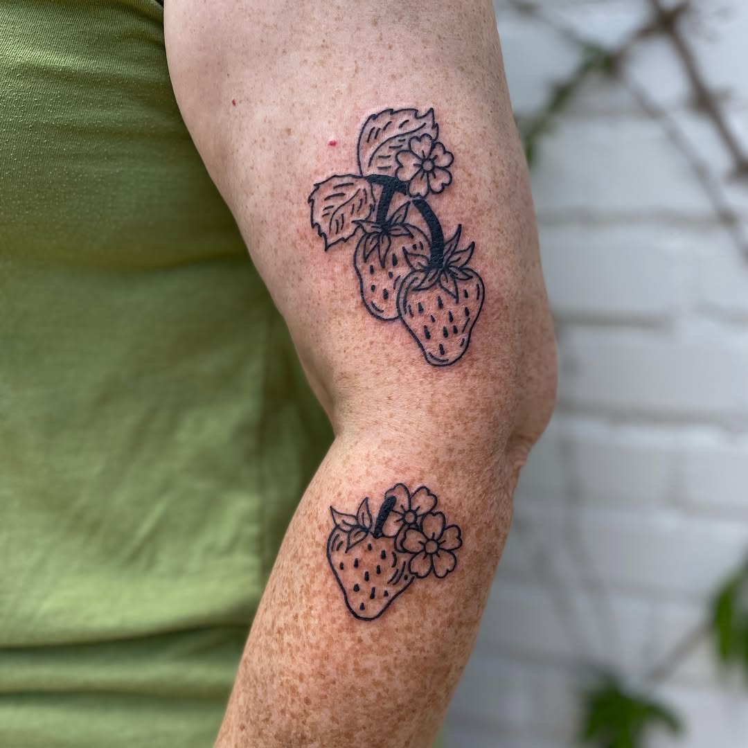 Tattoo by @esauuce — fine_line