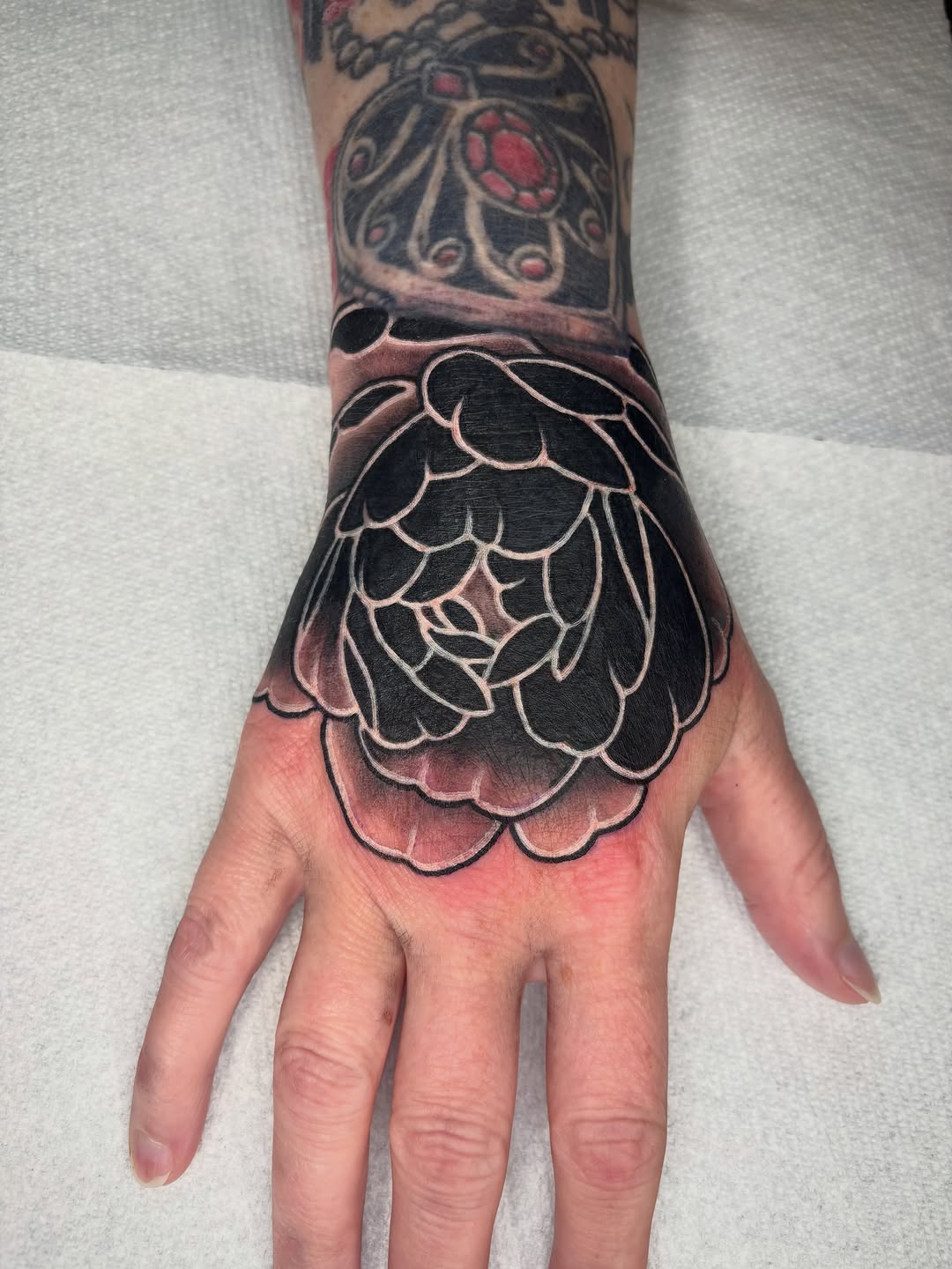 Tattoo by @julieobrientattoo — blackwork, japanese_irezumi