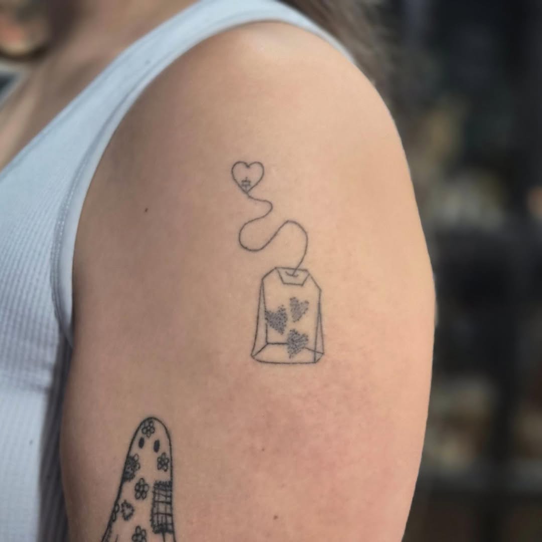 Tattoo by @teresarosetattoos — fine_line, minimalist