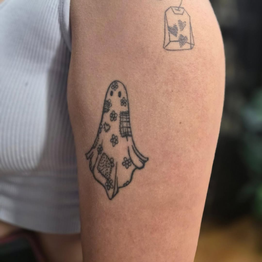 Tattoo by @teresarosetattoos — fine_line, minimalist
