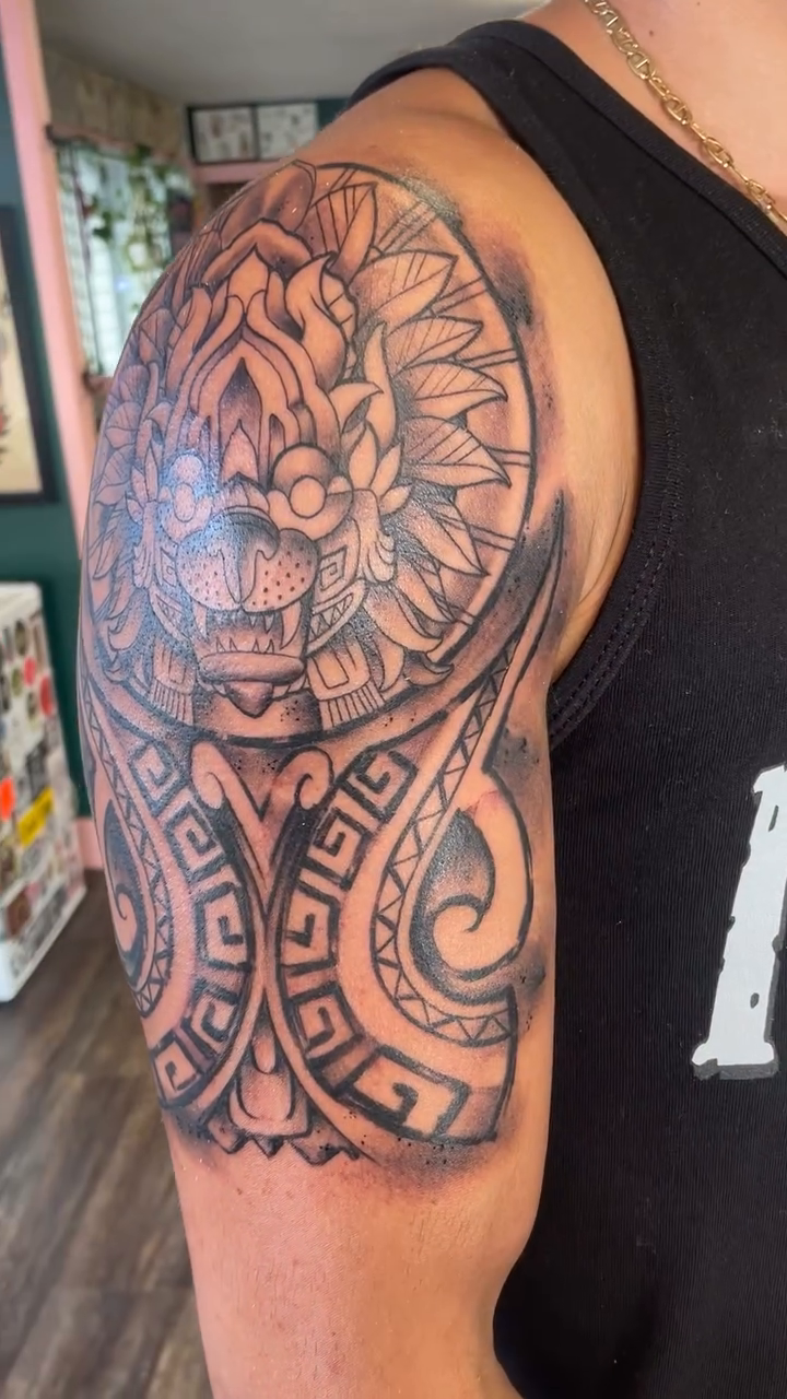 Tattoo by @tattoosbybluez โ black_and_grey, geometric