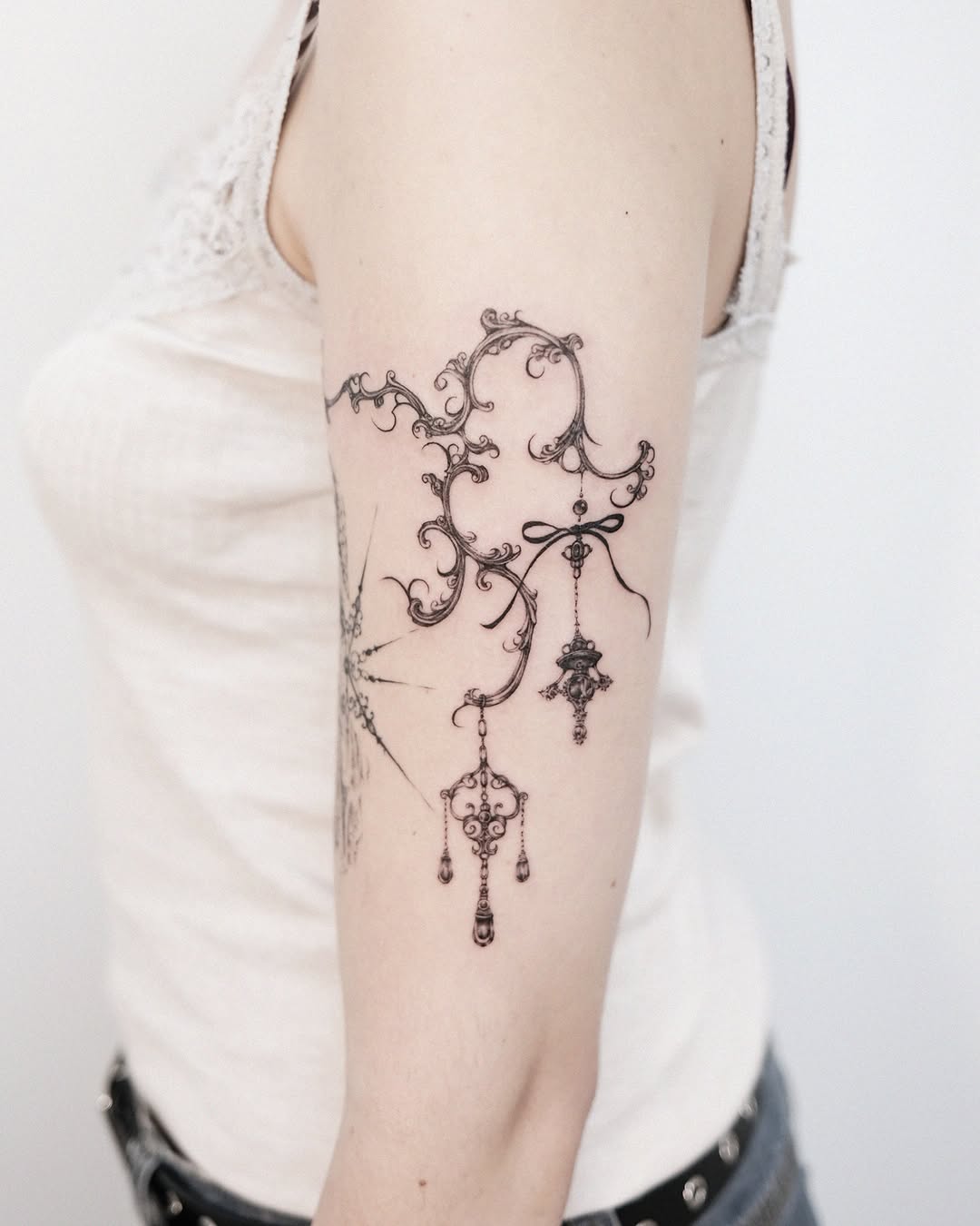 Tattoo by @aebak.tt — fine_line, ornamental