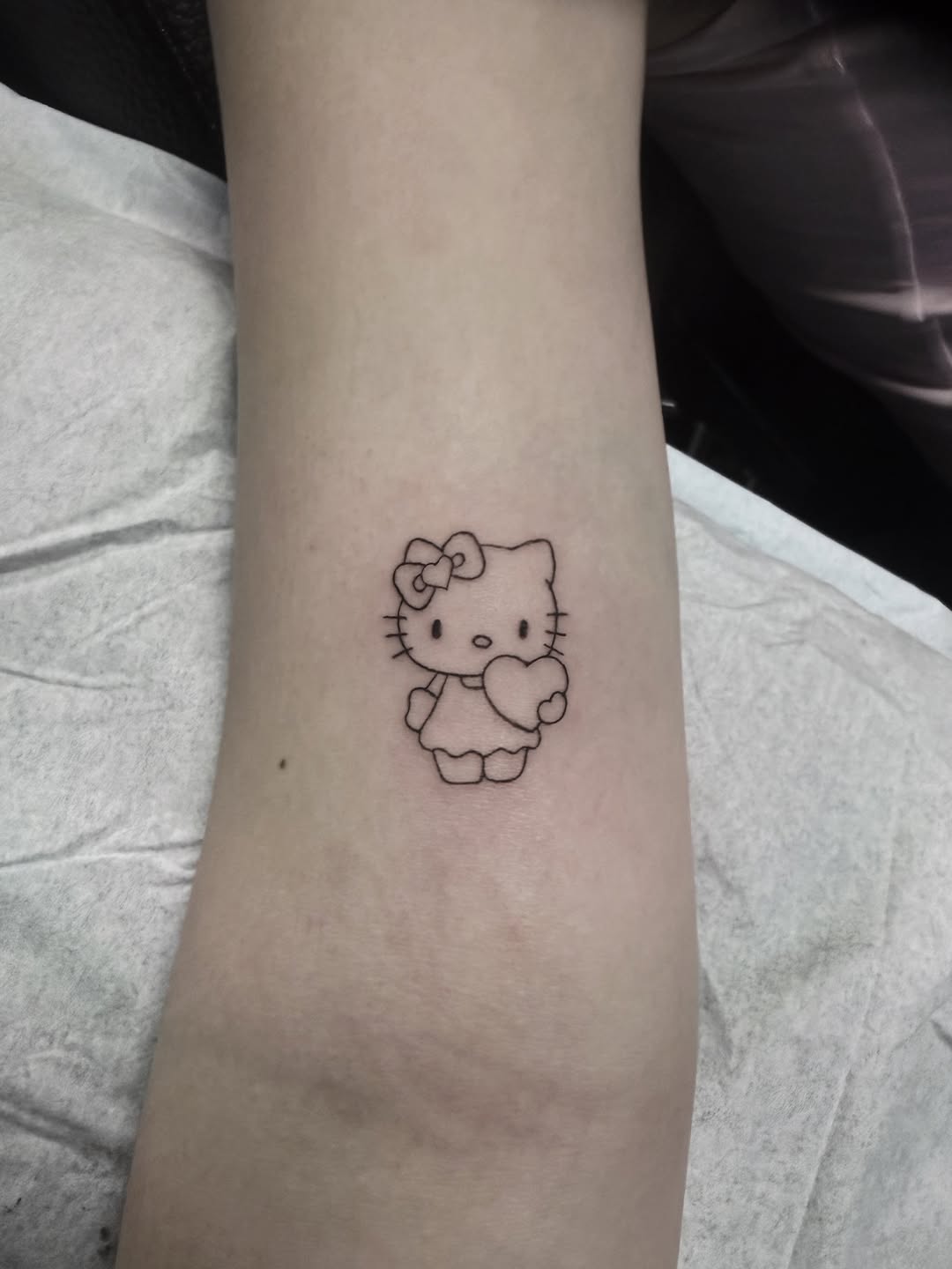 Tattoo by @shengguevaratattoos — fine_line, minimalist