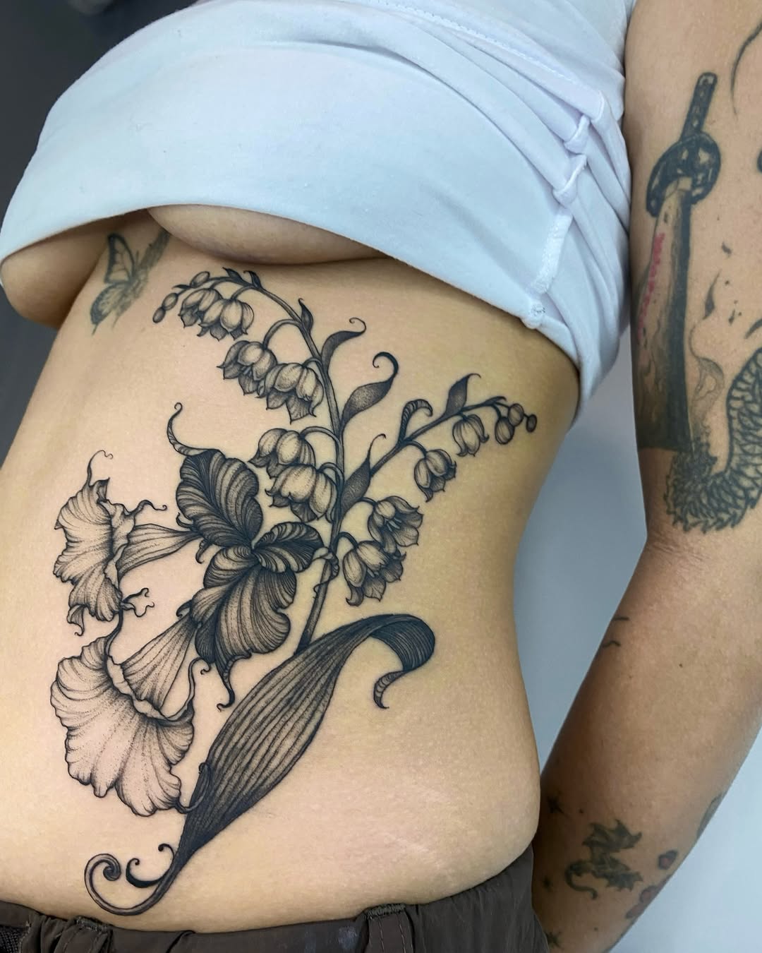 Tattoo by @i.want.it.black.tattoo — black_and_grey, illustrative