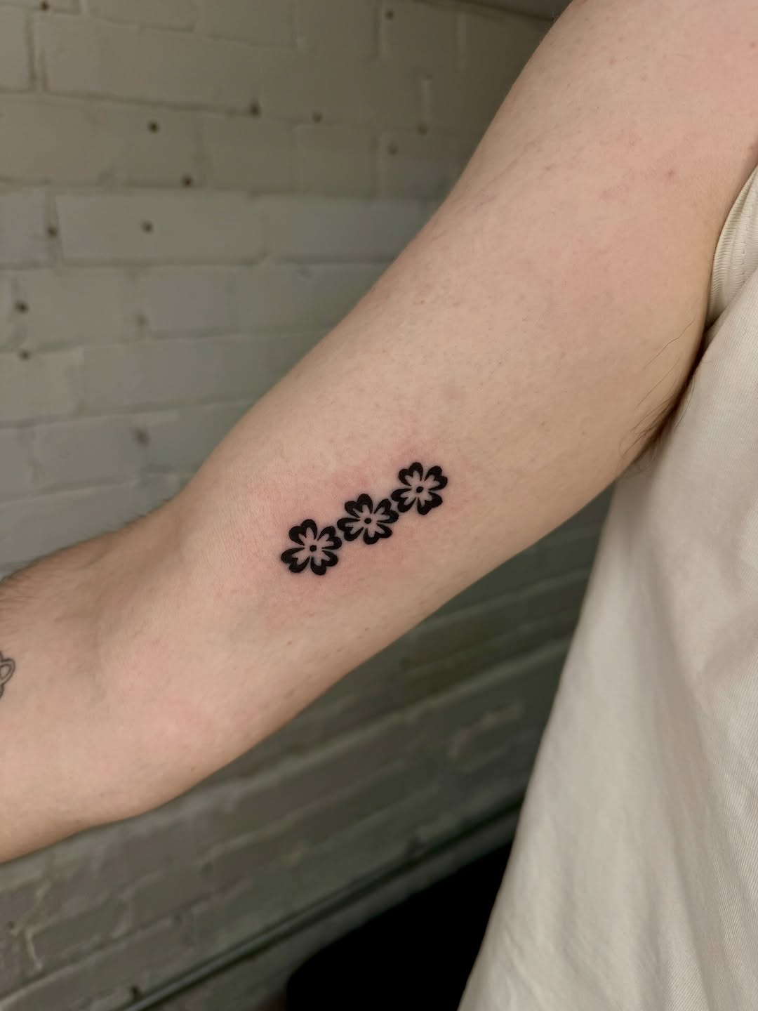 Tattoo by @studioalisi — fine_line