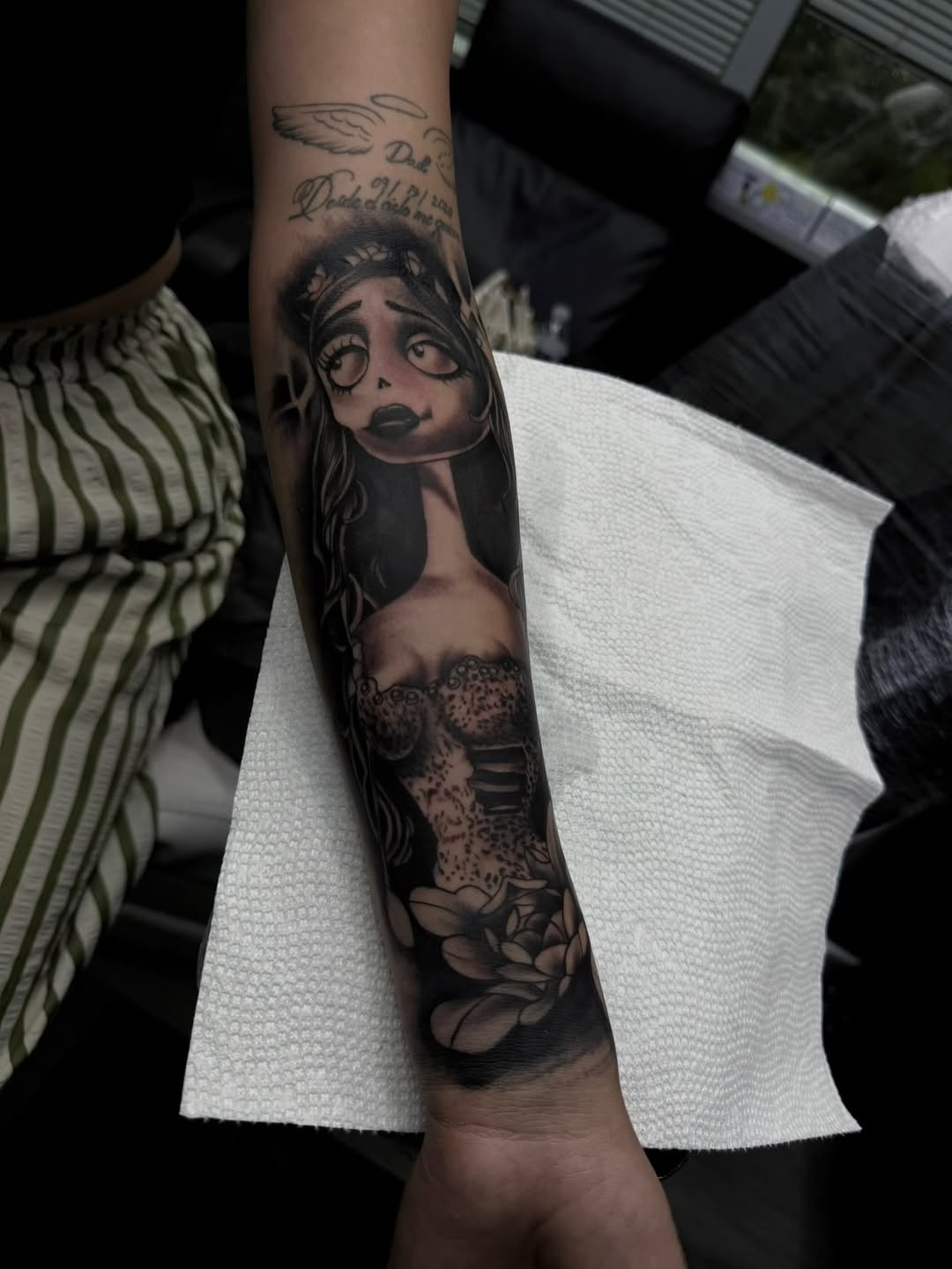 Tattoo by @el_enano_tatto — black_and_grey, realism