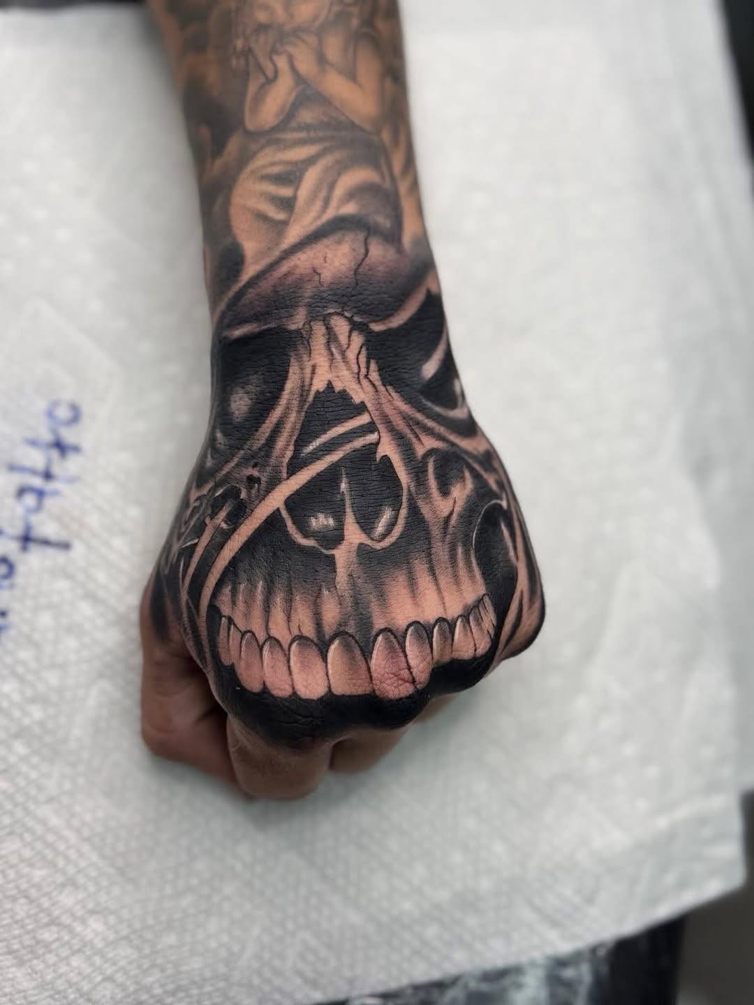Tattoo by @el_enano_tatto — black_and_grey, realism
