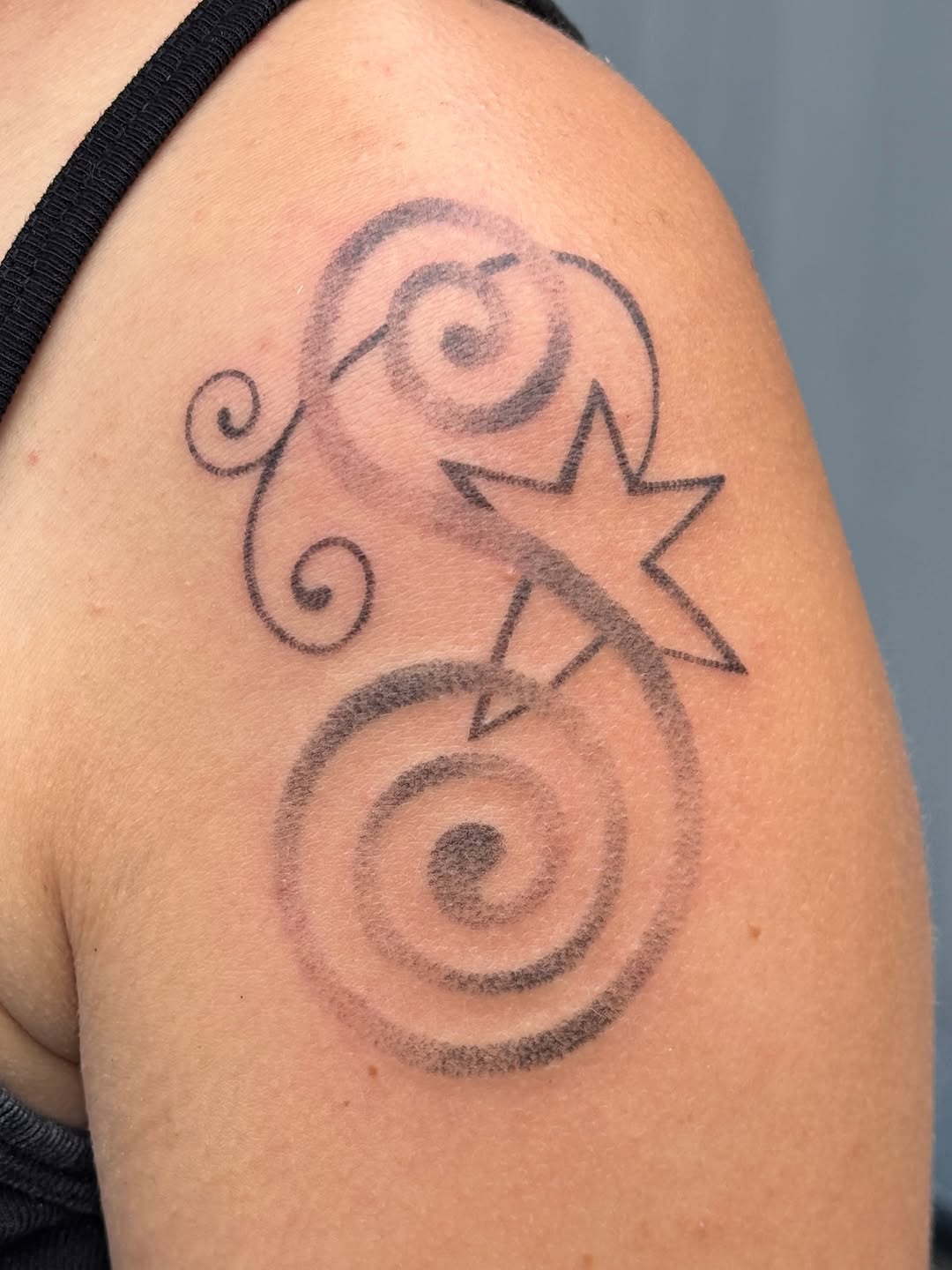 Tattoo by @alicexgreen — geometric, dotwork