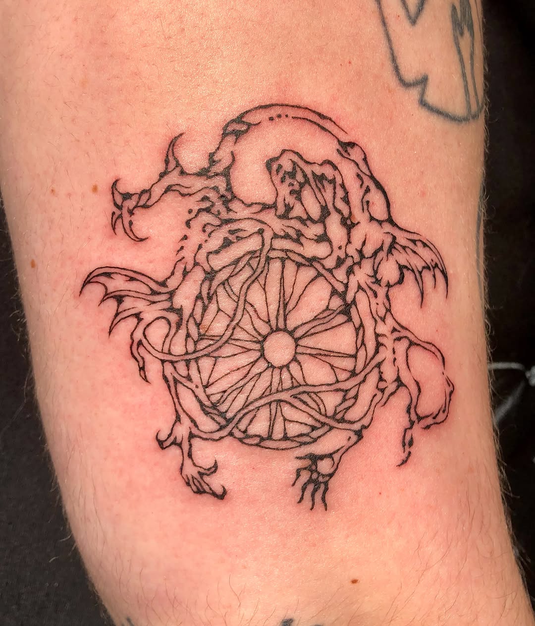 Tattoo by @growthriing โ blackwork