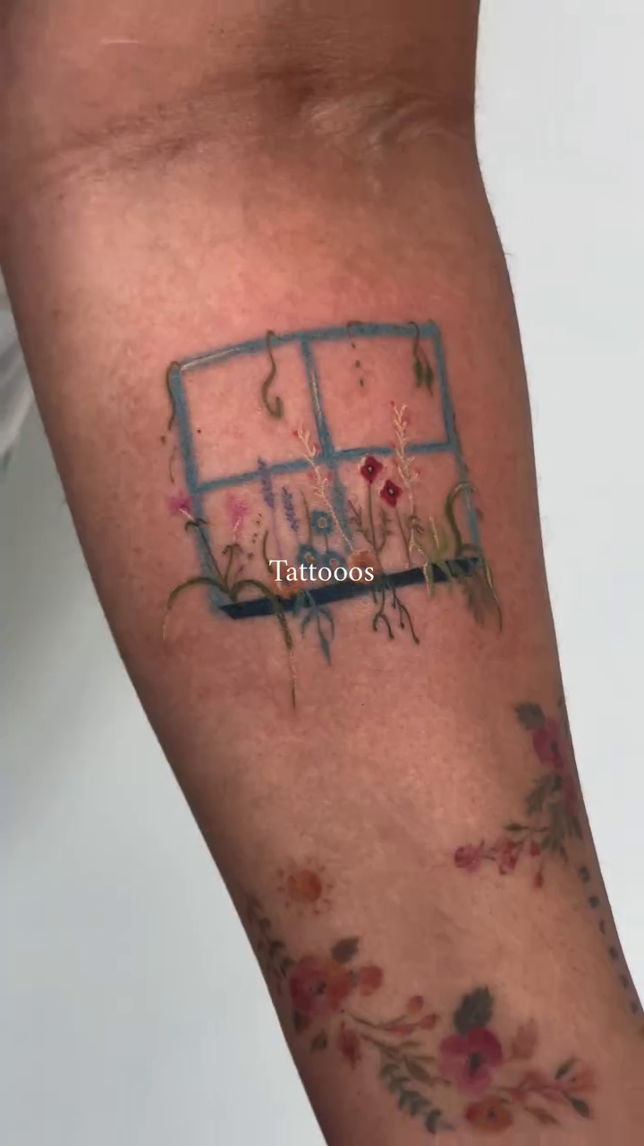 Tattoo by @mopxistudio — fine_line, minimalist