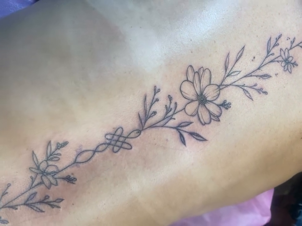 Tattoo by @tattoosbybluez โ fine_line