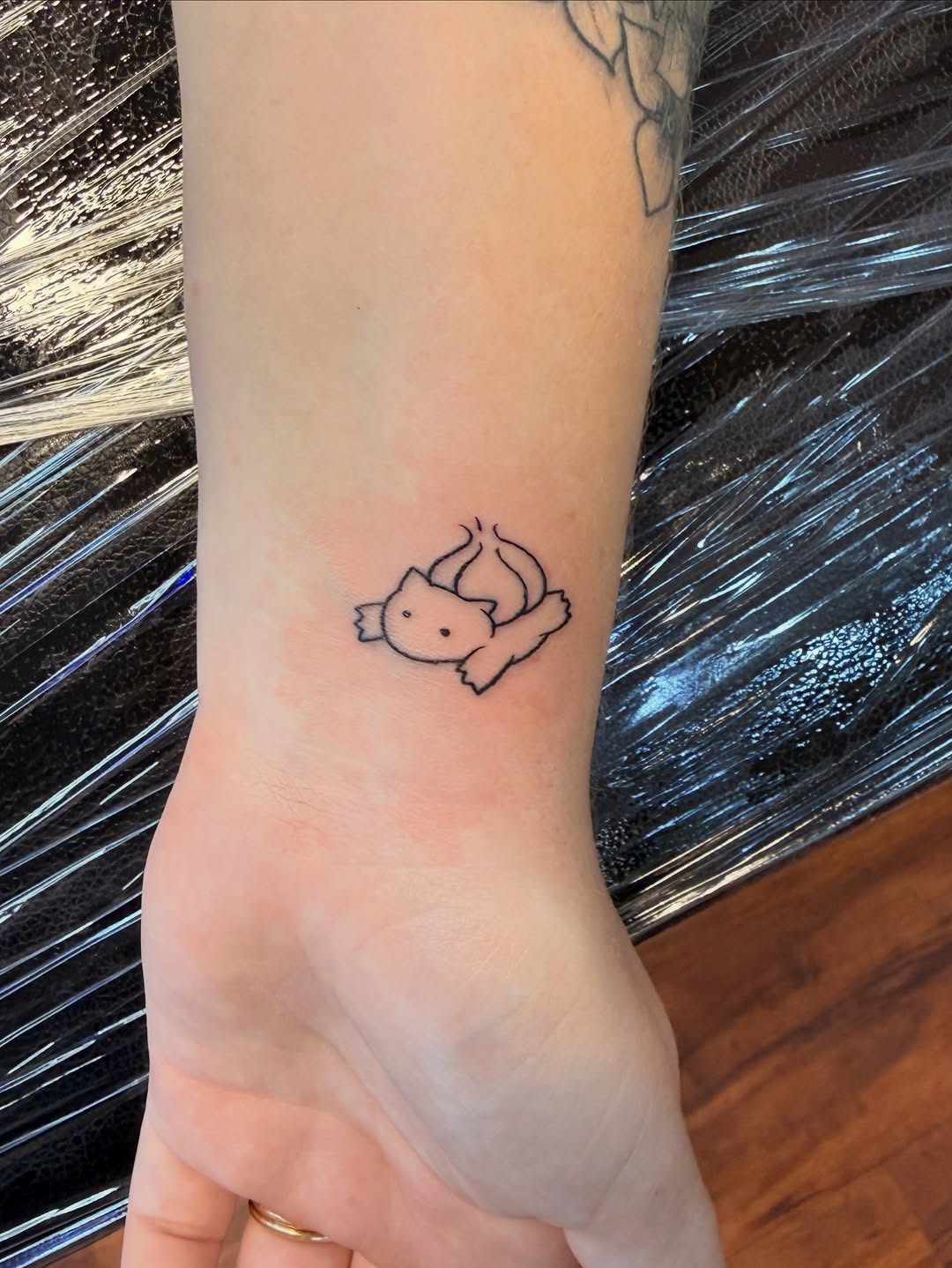 Tattoo by @vibe.ink90 โ fine_line, minimalist