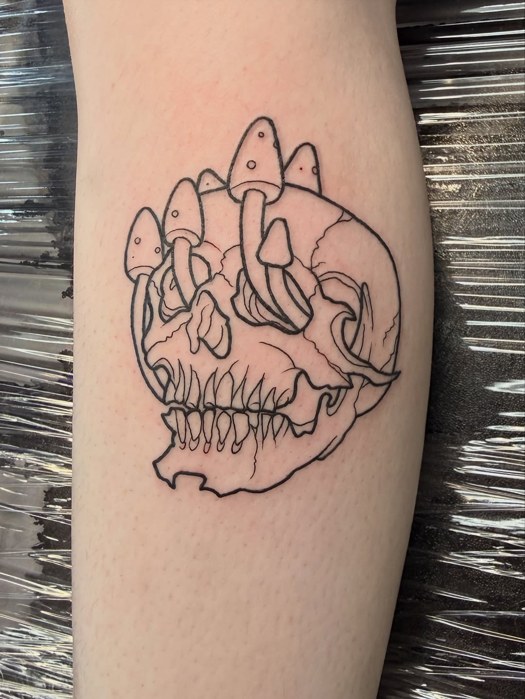 Tattoo by @vibe.ink90 โ blackwork
