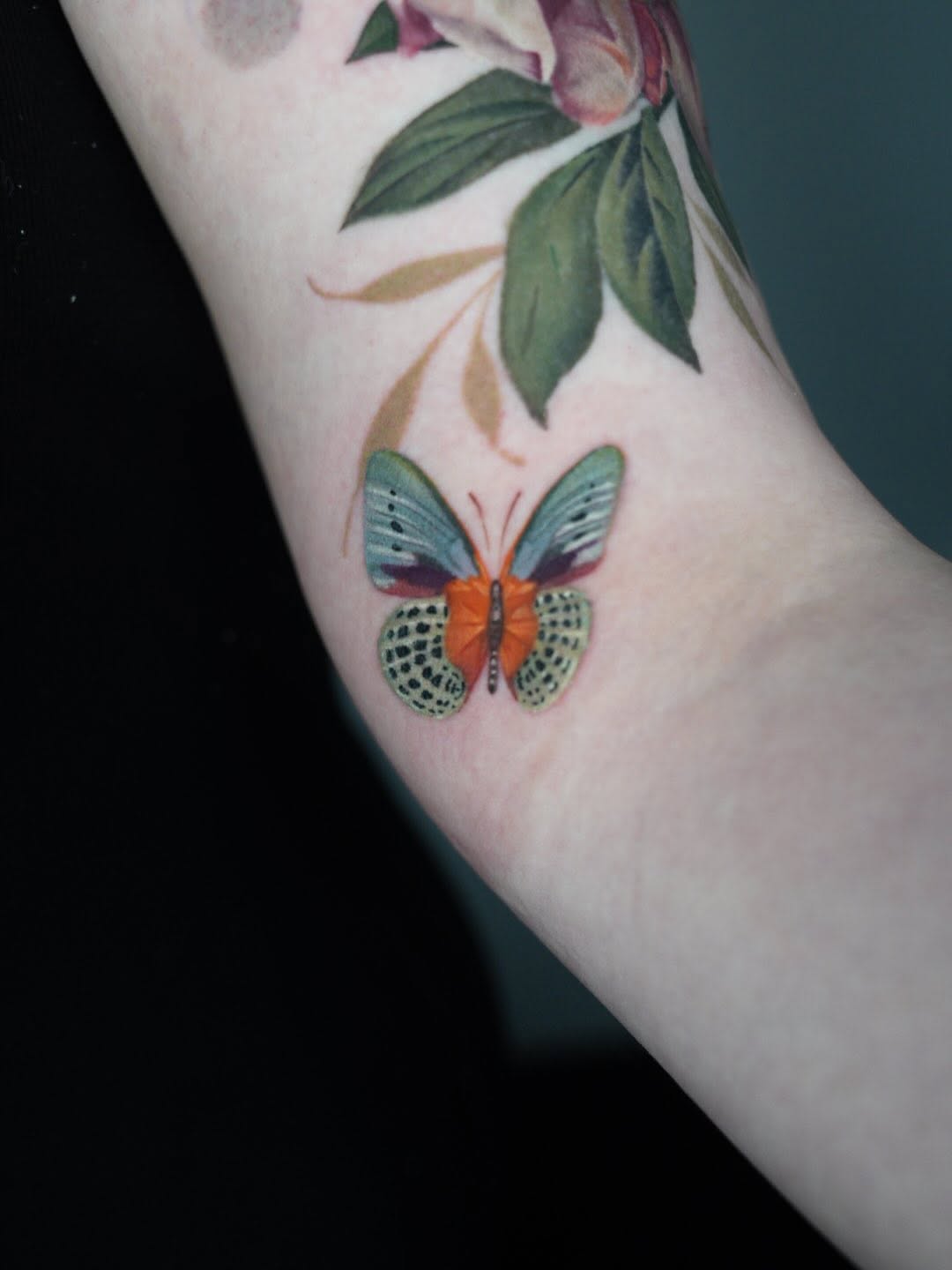 Tattoo by @_vividdreams โ realism, fine_line
