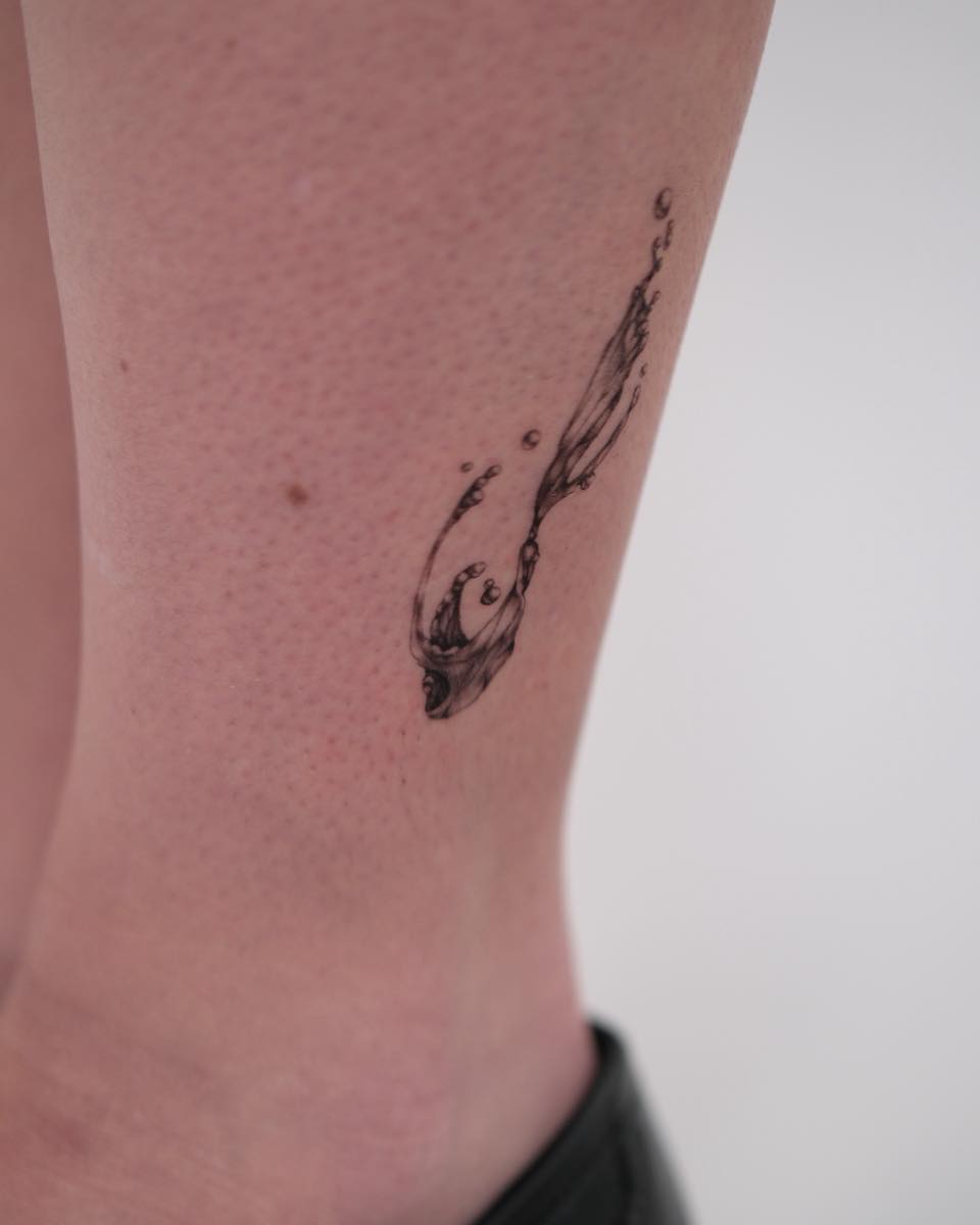 Tattoo by @moonfexx — fine_line, black_and_grey
