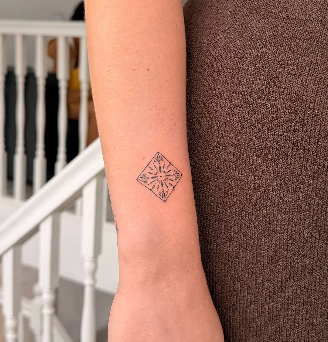 Tattoo by @aholladaytattoo — fine_line, geometric
