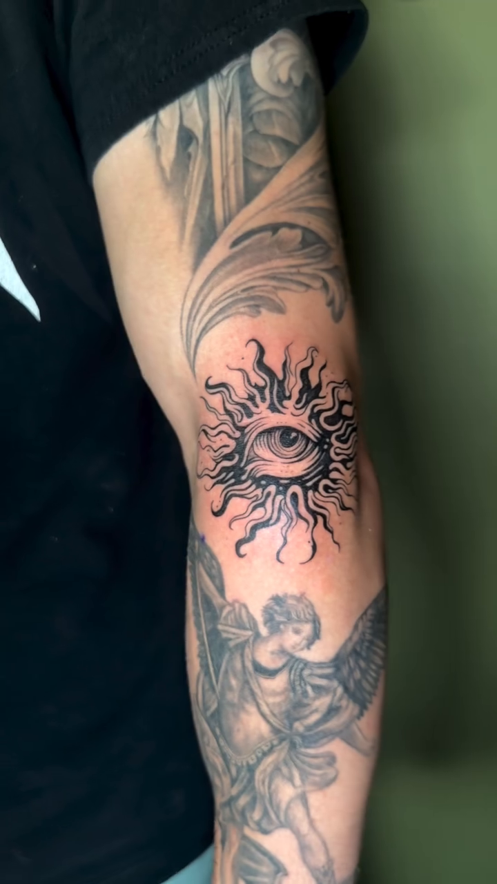 Tattoo by @sumsumtattoos โ black_and_grey, realism