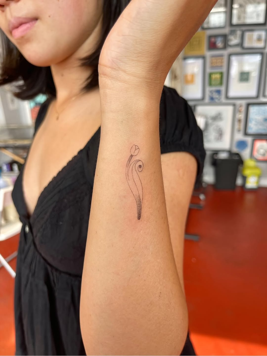 Tattoo by @pop.tats — fine_line, minimalist