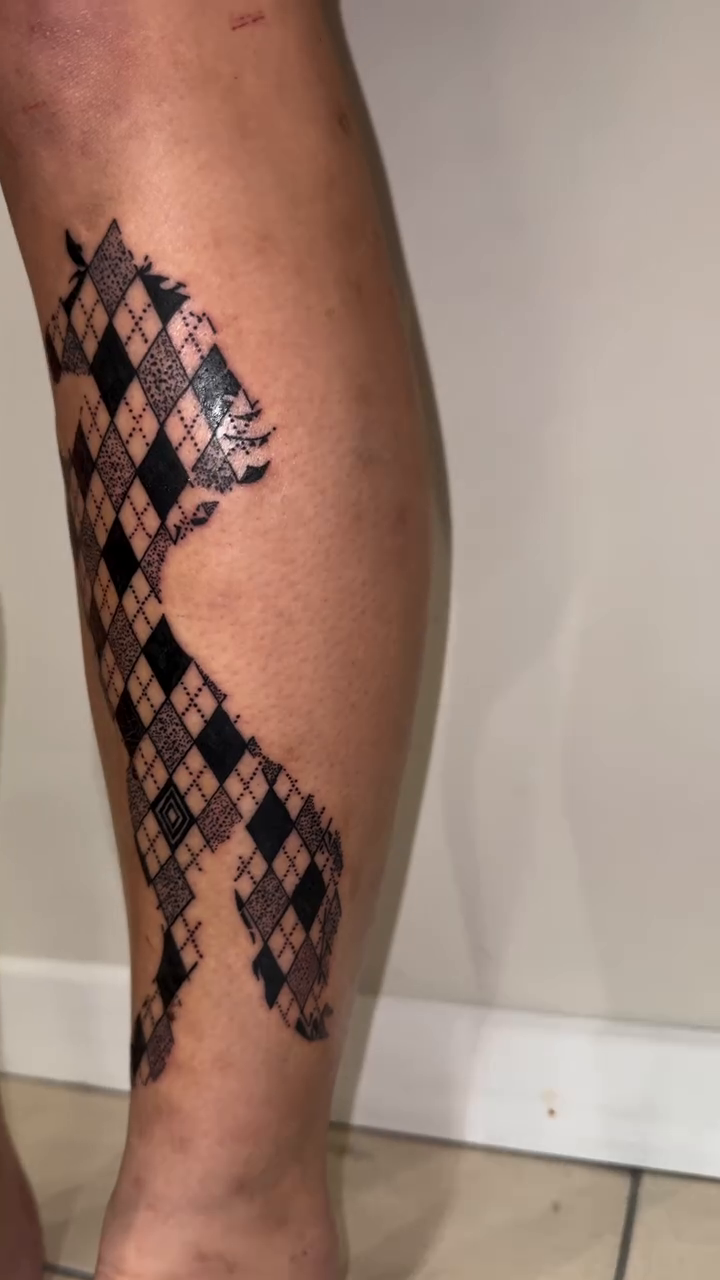 Tattoo by @oxurminexo โ blackwork, geometric