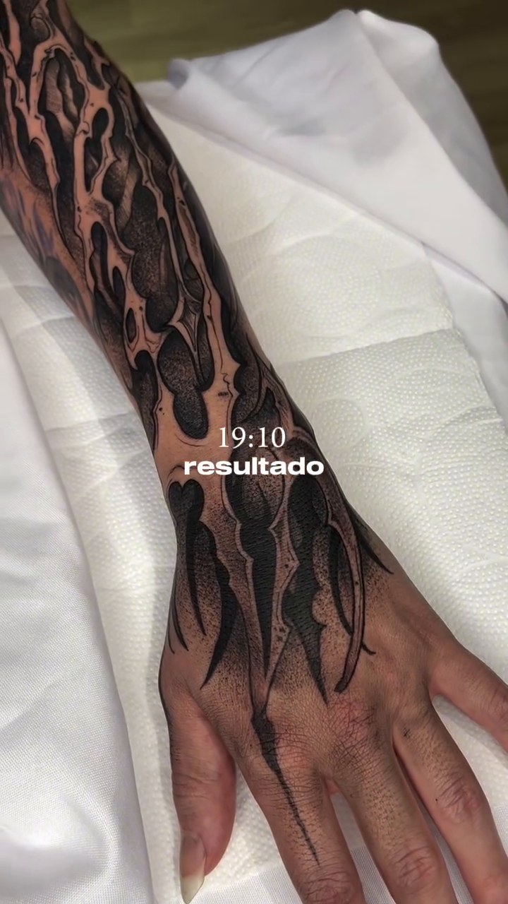 Tattoo by @tatuadoratallissa — blackwork, dark_realism